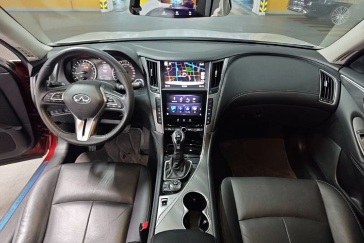 Used Infiniti Q50L 2018 2.0T Enjoyment Version China VI Standard Center Console