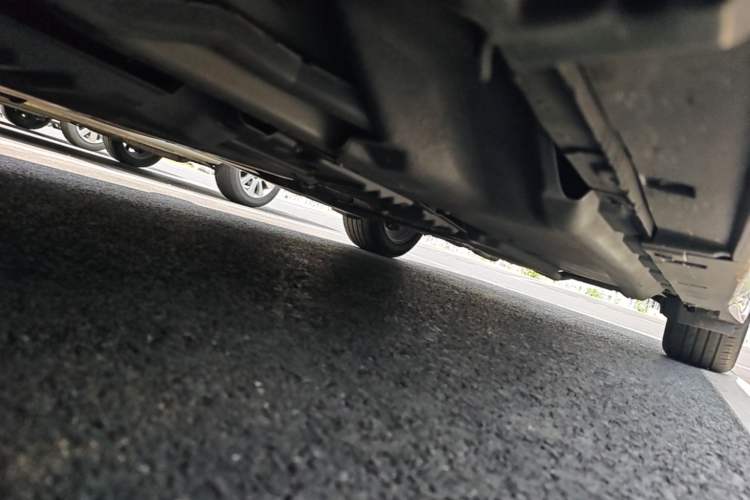 Used Infiniti Q50L 2018 2.0T Comfort Edition China VI Standard Chassis Front Left