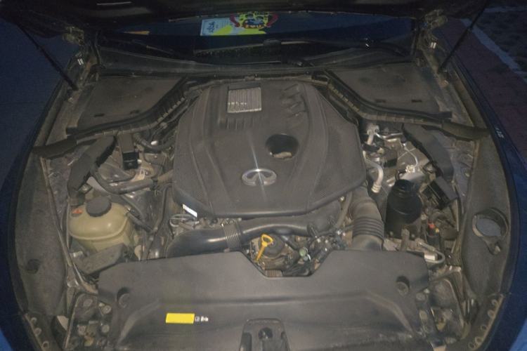 Used Infiniti Q50L 2018 2.0T Comfort Edition China VI Standard Engine Bay
