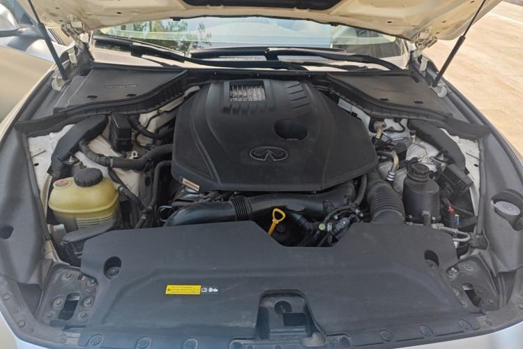 Used Infiniti Q50L 2018 2.0T Enjoyment Version China VI Standard Engine Bay