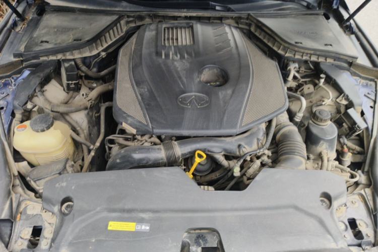 Used Infiniti Q50L 2018 2.0T Enjoyment Version China VI Standard Engine Bay