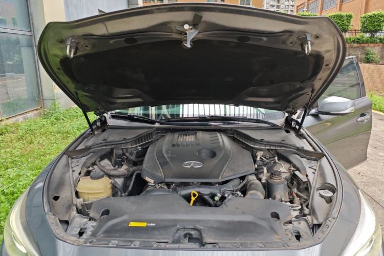 Used Infiniti Q50L 2018 2.0T Enjoyment Version China VI Standard Engine Bay