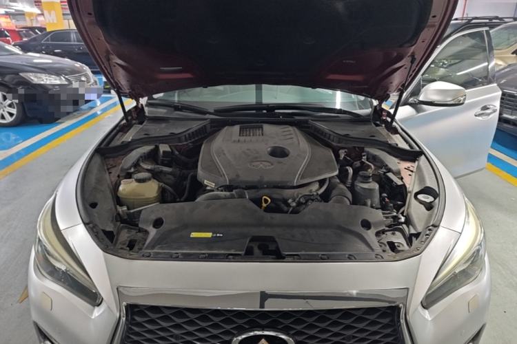 Used Infiniti Q50L 2018 2.0T Enjoyment Version China VI Standard Engine Bay