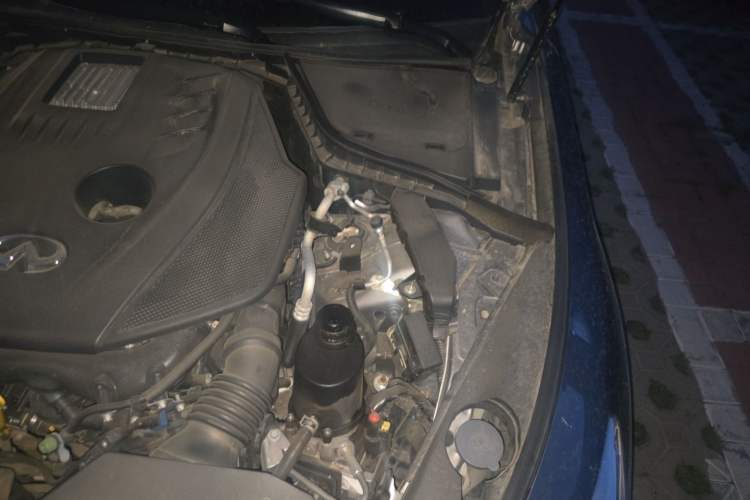 Used Infiniti Q50L 2018 2.0T Comfort Edition China VI Standard Engine Bay Left