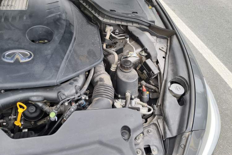 Used Infiniti Q50L 2018 2.0T Comfort Edition China VI Standard Engine Bay Left