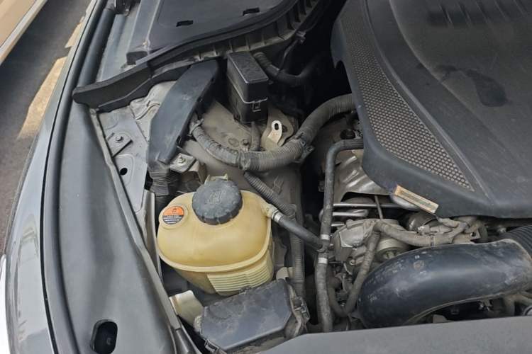 Used Infiniti Q50L 2018 2.0T Comfort Edition China VI Standard Engine Bay Right