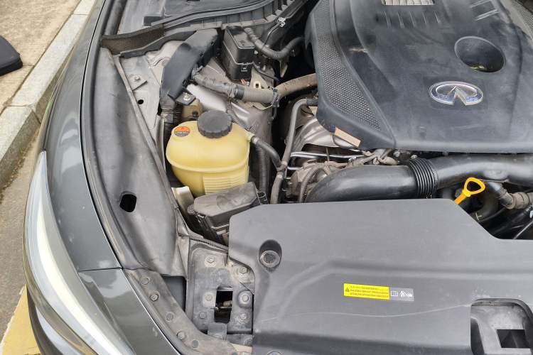 Used Infiniti Q50L 2018 2.0T Comfort Edition China VI Standard Engine Bay Right