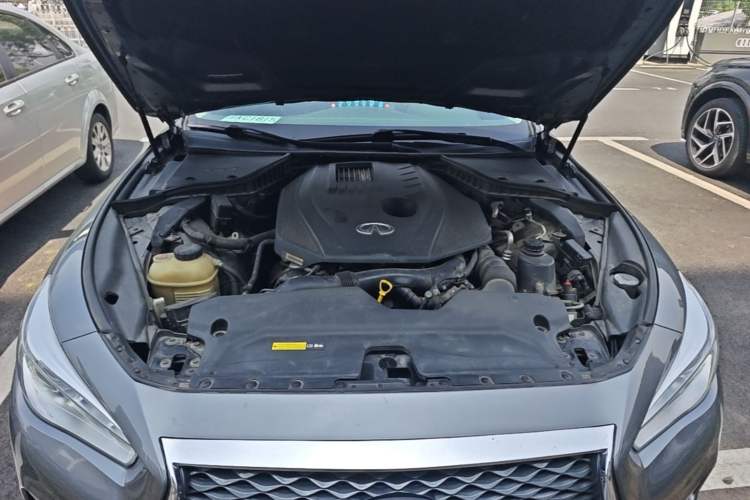 Used Infiniti Q50L 2018 2.0T Comfort Edition China VI Standard Engine Bay