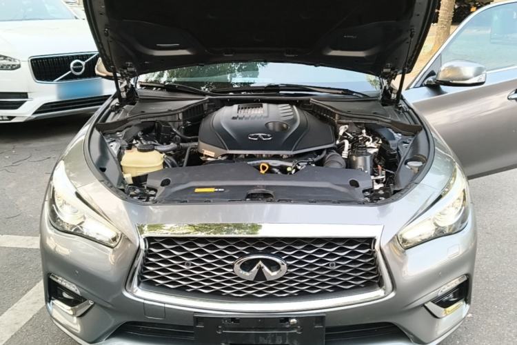Used Infiniti Q50L 2018 2.0T Enjoyment Version China VI Standard Engine Bay
