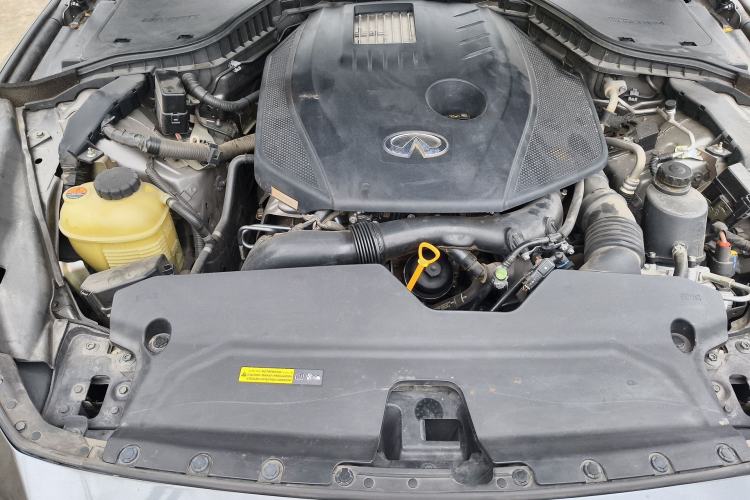 Used Infiniti Q50L 2018 2.0T Comfort Edition China VI Standard Engine Bay