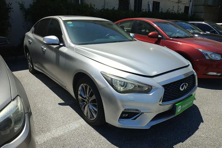 Used Infiniti Q50L 2018 2.0T Enjoyment Version China VI Standard Front Right 45 Deg