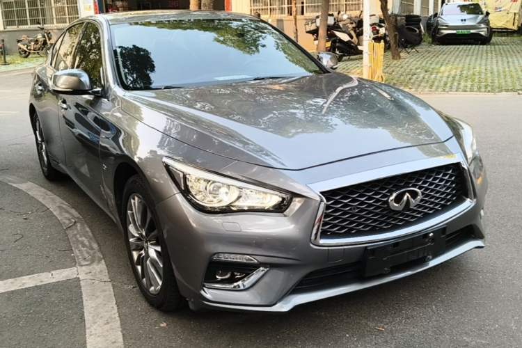 Used Infiniti Q50L 2018 2.0T Enjoyment Version China VI Standard Front Right 45 Deg