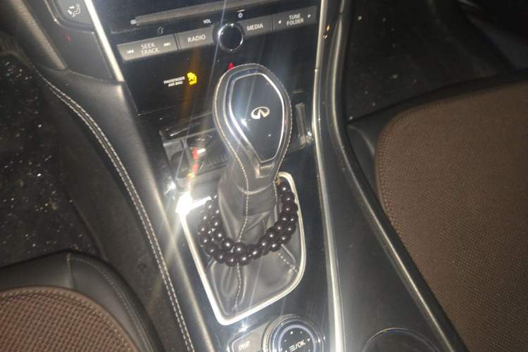 Used Infiniti Q50L 2018 2.0T Comfort Edition China VI Standard Gear Lever