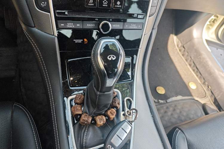 Used Infiniti Q50L 2018 2.0T Enjoyment Version China VI Standard Gear Lever