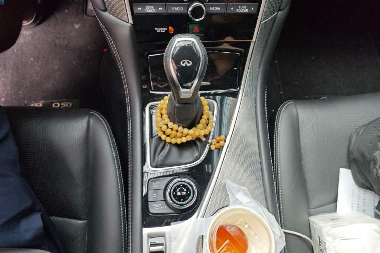 Used Infiniti Q50L 2018 2.0T Enjoyment Version China VI Standard Gear Lever