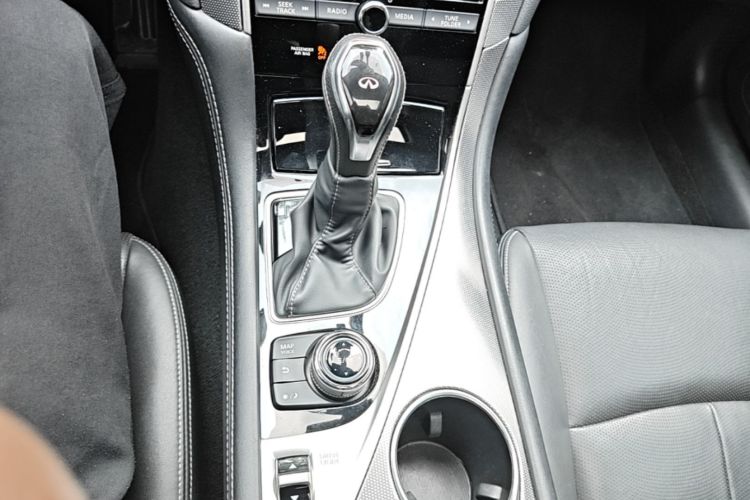 Used Infiniti Q50L 2018 2.0T Enjoyment Version China V Standard Gear Lever