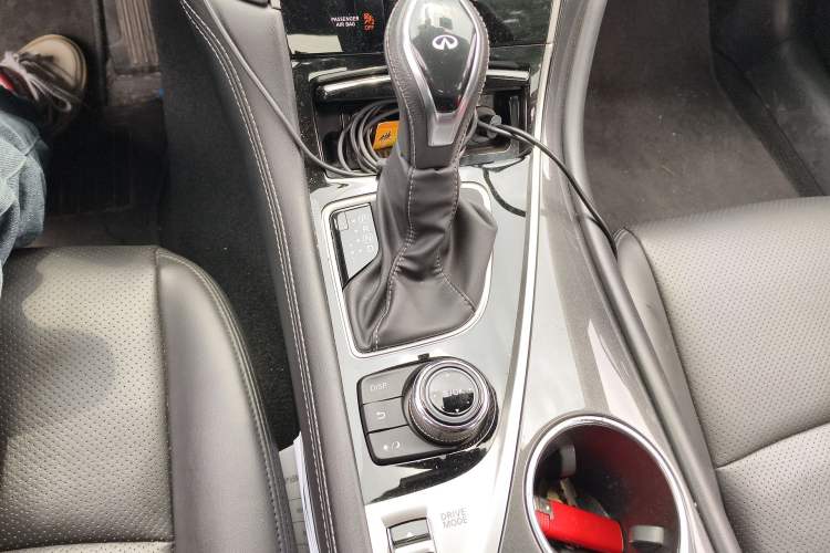 Used Infiniti Q50L 2018 2.0T Comfort Edition China VI Standard Gear Lever