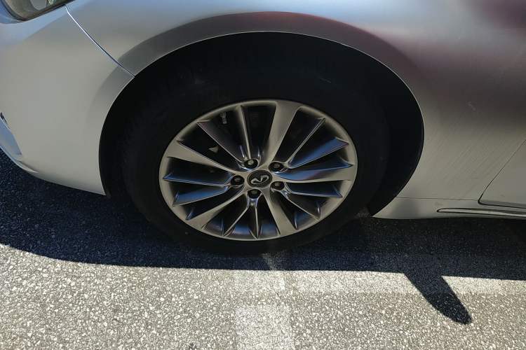 Used Infiniti Q50L 2018 2.0T Enjoyment Version China VI Standard Left Front Wheel Hub