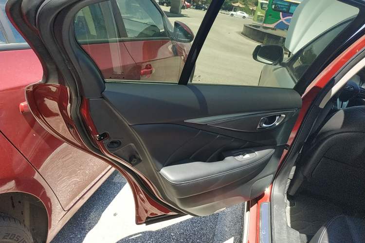 Used Infiniti Q50L 2018 2.0T Enjoyment Version China VI Standard Left Rear Door Interior