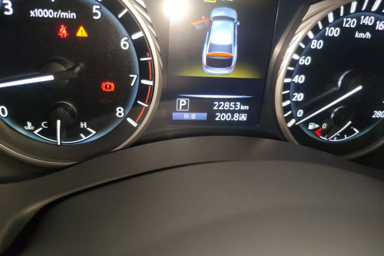 Used Infiniti Q50L 2018 2.0T Comfort Edition China VI Standard Odometer Close Up