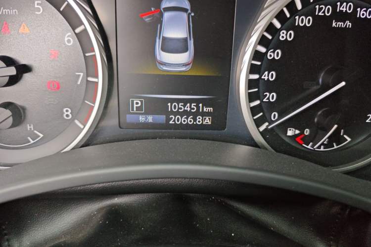 Used Infiniti Q50L 2018 2.0T Enjoyment Version China VI Standard Odometer Close Up