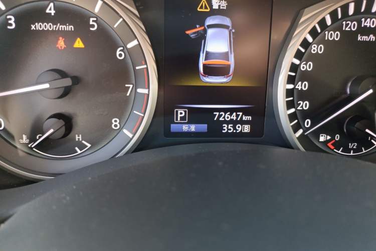 Used Infiniti Q50L 2018 2.0T Enjoyment Version China V Standard Odometer Close Up