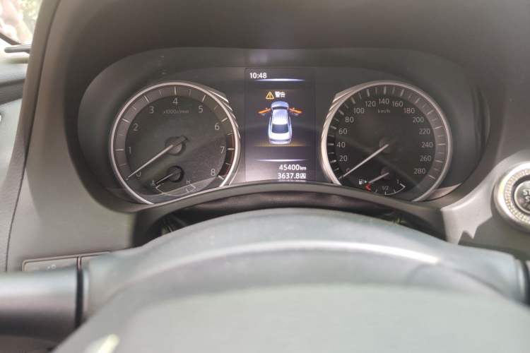 Used Infiniti Q50L 2018 2.0T Comfort Edition China V Standard Odometer Close Up