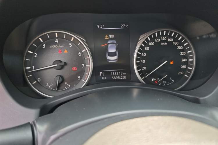 Used Infiniti Q50L 2018 2.0T Comfort Edition China VI Standard Odometer Close Up