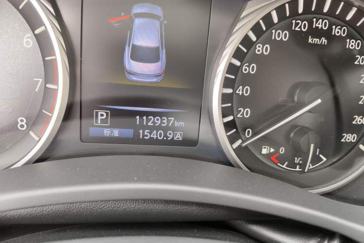 Used Infiniti Q50L 2018 2.0T Comfort Edition China VI Standard Odometer Close Up