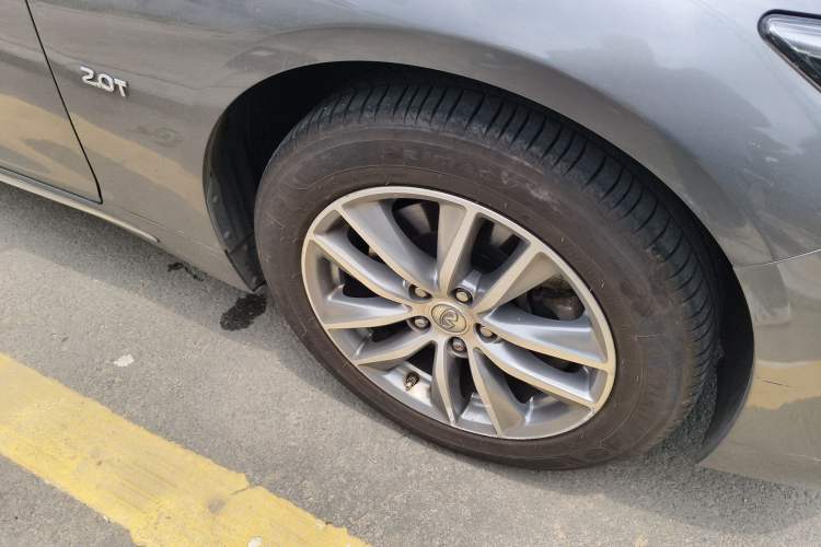 Used Infiniti Q50L 2018 2.0T Comfort Edition China VI Standard Right Front Wheel Hub