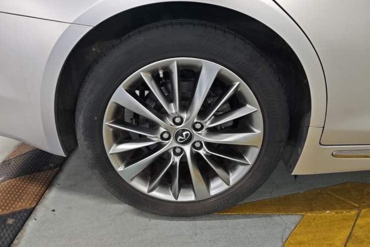 Used Infiniti Q50L 2018 2.0T Enjoyment Version China VI Standard Right Rear Wheel Hub