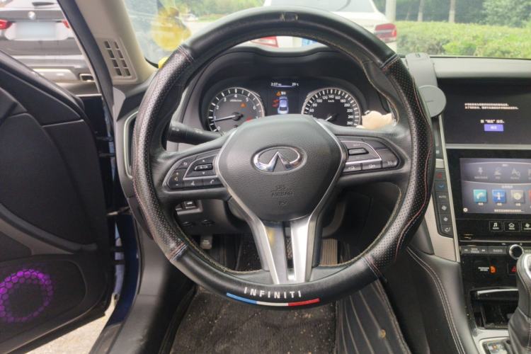 Used Infiniti Q50L 2018 2.0T Enjoyment Version China VI Standard Steering Wheel