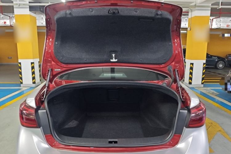 Used Infiniti Q50L 2018 2.0T Enjoyment Version China VI Standard Trunk