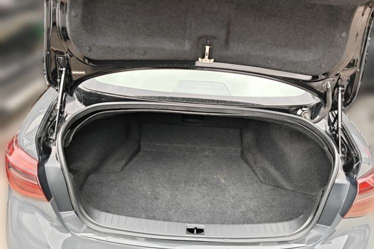 Used Infiniti Q50L 2018 2.0T Enjoyment Version China V Standard Trunk