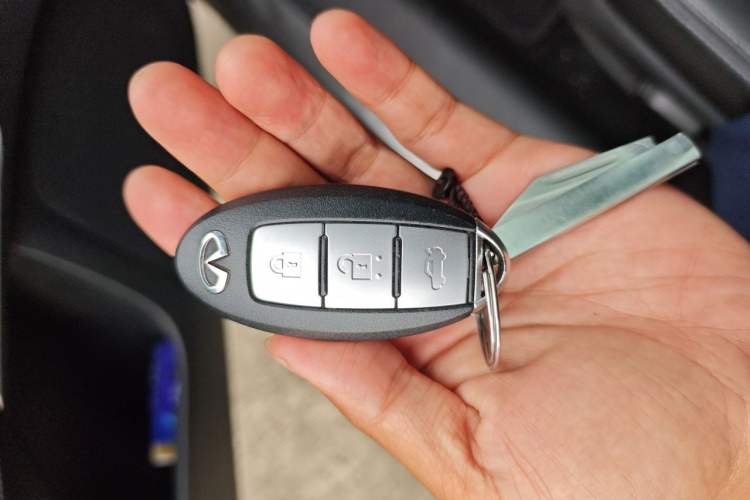 Used Infiniti Q50L 2018 2.0T Enjoyment Version China VI Standard Vehicle Key