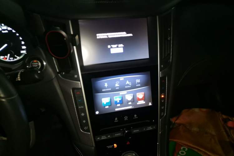 Used Infiniti Q50L 2018 2.0T Enjoyment Version China VI Standard Audio And AC Panel