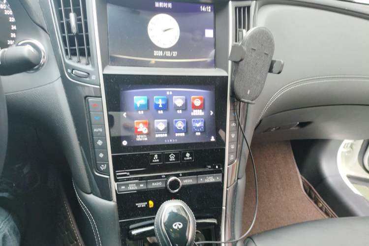 Used Infiniti Q50L 2018 2.0T Comfort Edition China VI Standard Audio And AC Panel