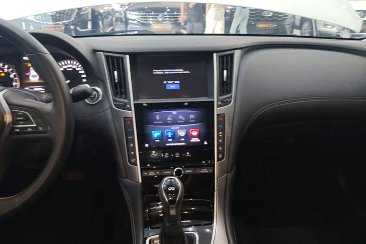 Used Infiniti Q50L 2018 2.0T Enjoyment Version China VI Standard Audio And AC Panel