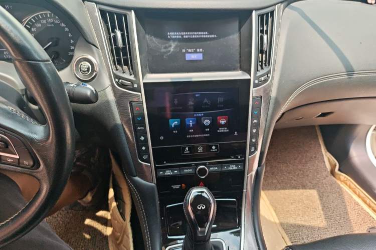 Used Infiniti Q50L 2018 2.0T Enjoyment Version China V Standard Audio And AC Panel