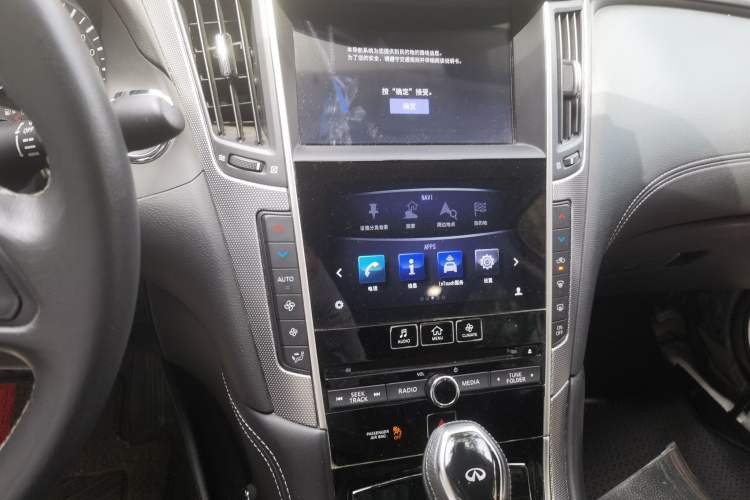 Used Infiniti Q50L 2018 2.0T Enjoyment Version China VI Standard Audio And AC Panel