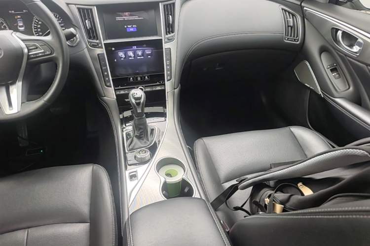 Used Infiniti Q50L 2018 2.0T Enjoyment Version China VI Standard Audio And AC Panel