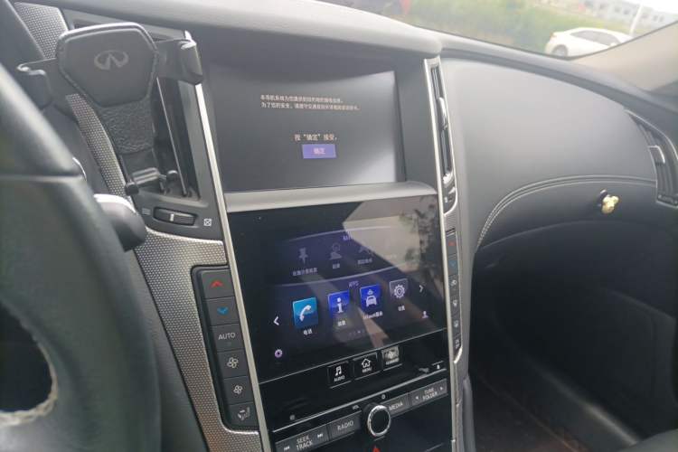 Used Infiniti Q50L 2018 2.0T Enjoyment Version China VI Standard Audio And AC Panel