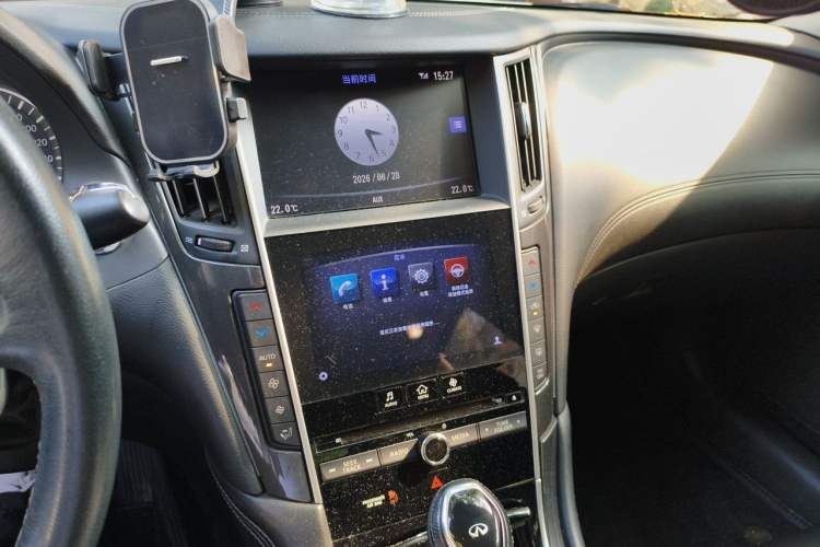 Used Infiniti Q50L 2018 2.0T Comfort Edition China VI Standard Audio And AC Panel