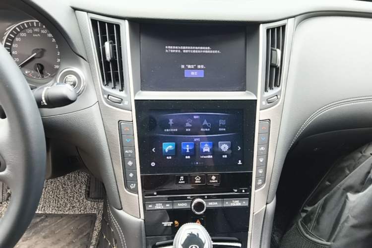 Used Infiniti Q50L 2018 2.0T Enjoyment Version China VI Standard Audio And AC Panel