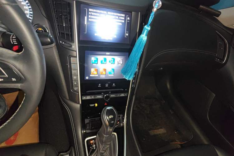 Used Infiniti Q50L 2018 2.0T Comfort Edition China VI Standard Audio And AC Panel