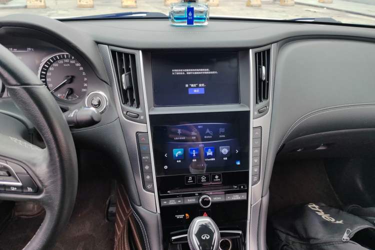Used Infiniti Q50L 2018 2.0T Enjoyment Version China VI Standard Audio And AC Panel