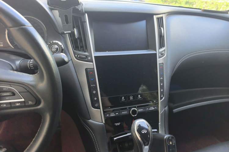 Used Infiniti Q50L 2018 2.0T Enjoyment Version China VI Standard Audio And AC Panel