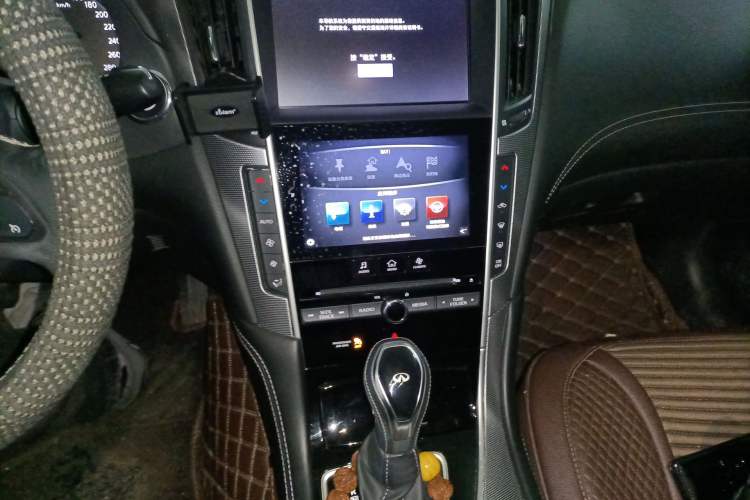 Used Infiniti Q50L 2018 2.0T Enjoyment Version China V Standard Audio And AC Panel