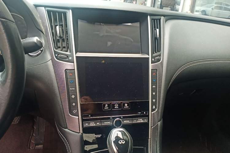 Used Infiniti Q50L 2018 2.0T Enjoyment Version China V Standard Audio And AC Panel