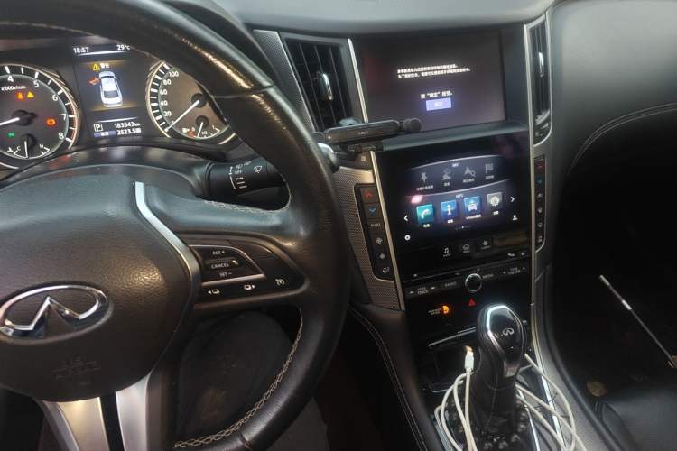 Used Infiniti Q50L 2018 2.0T Enjoyment Version China V Standard Audio And AC Panel